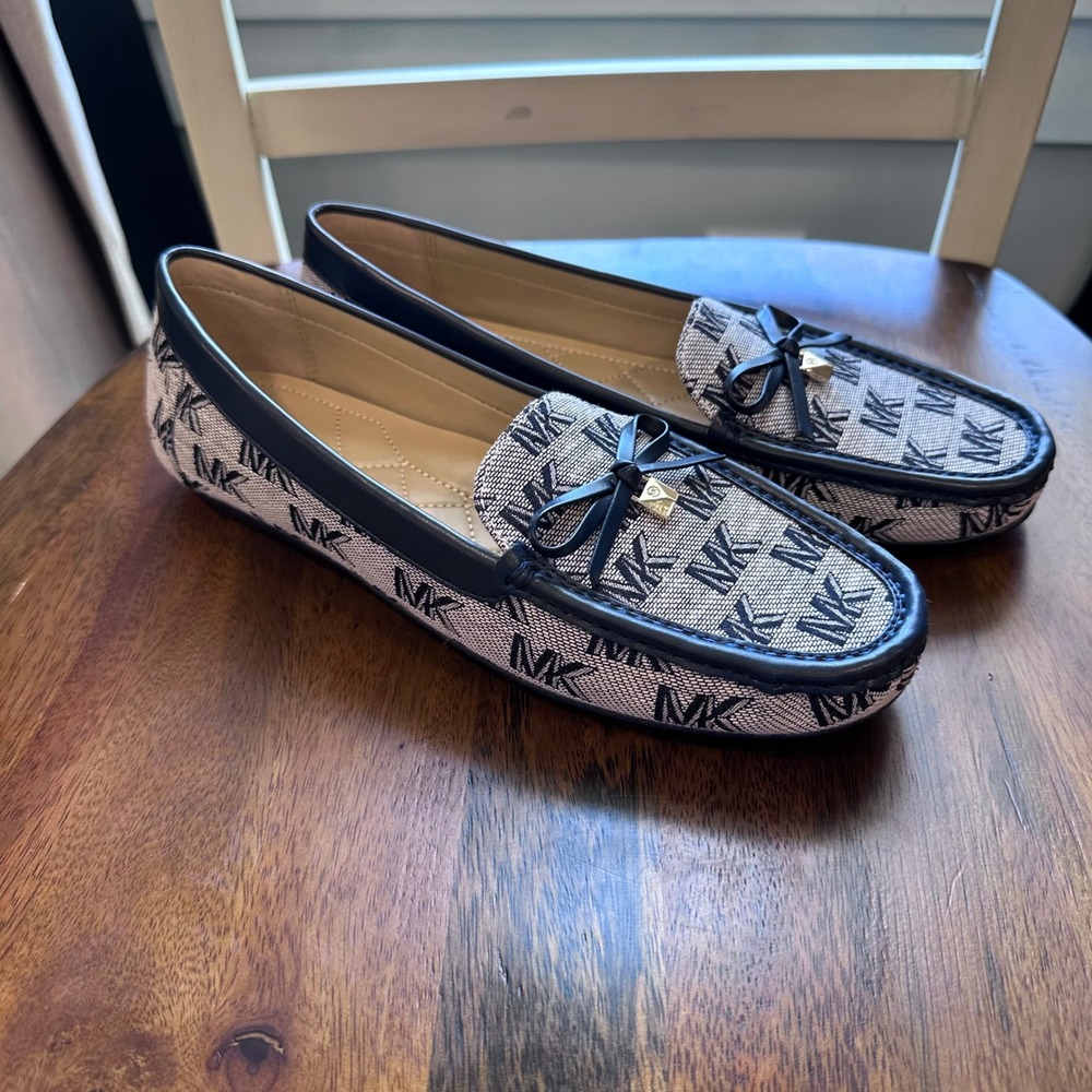 Michael Kors Lillie Moc Loafers Women 7M Blue Monogram Textile Bow Padlock Charm - Picture 8 of 12
